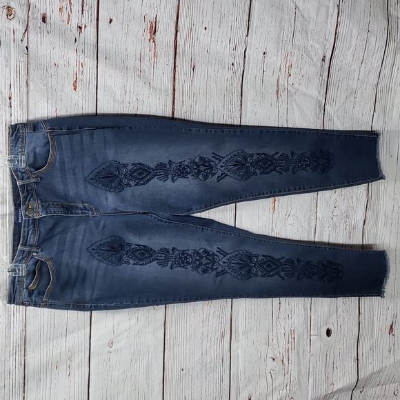Bandolino jeans embroidered sz 14 skinny crop - Picture 1 of 7
